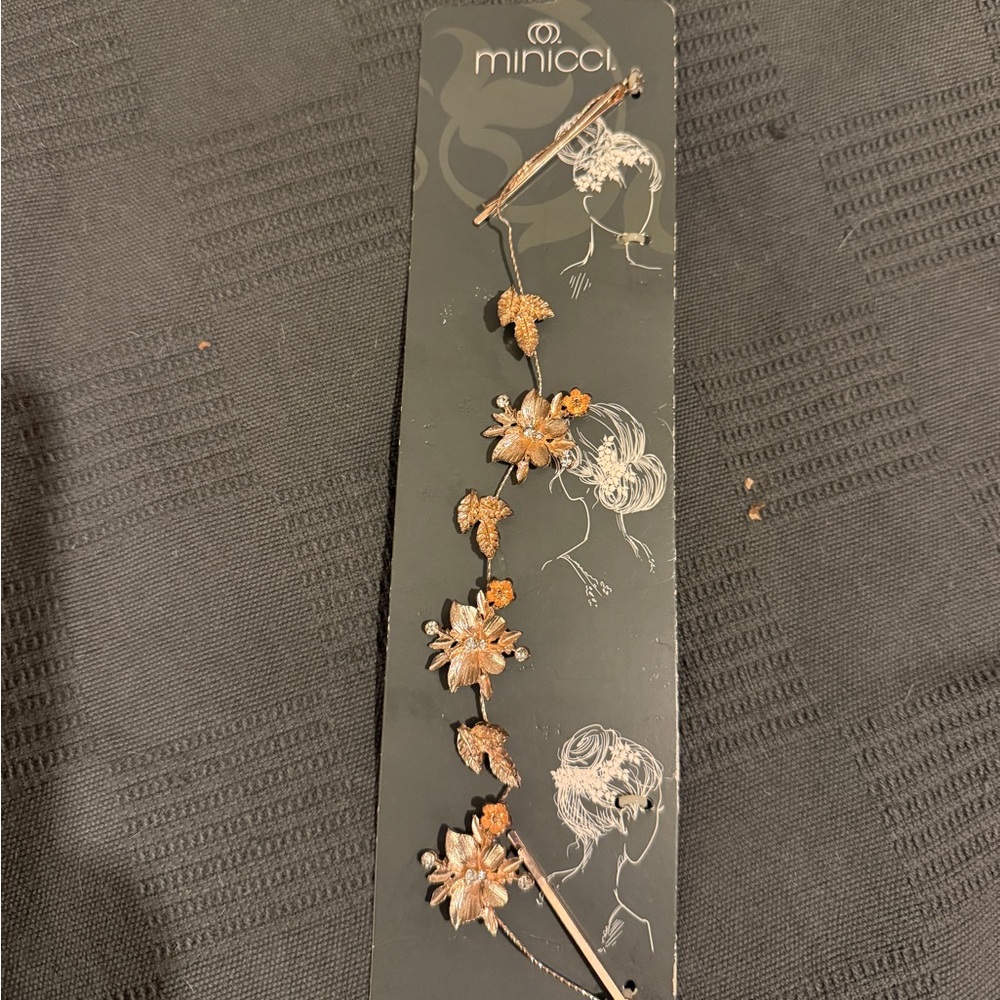Minicci Metallic Floral Hair Clip